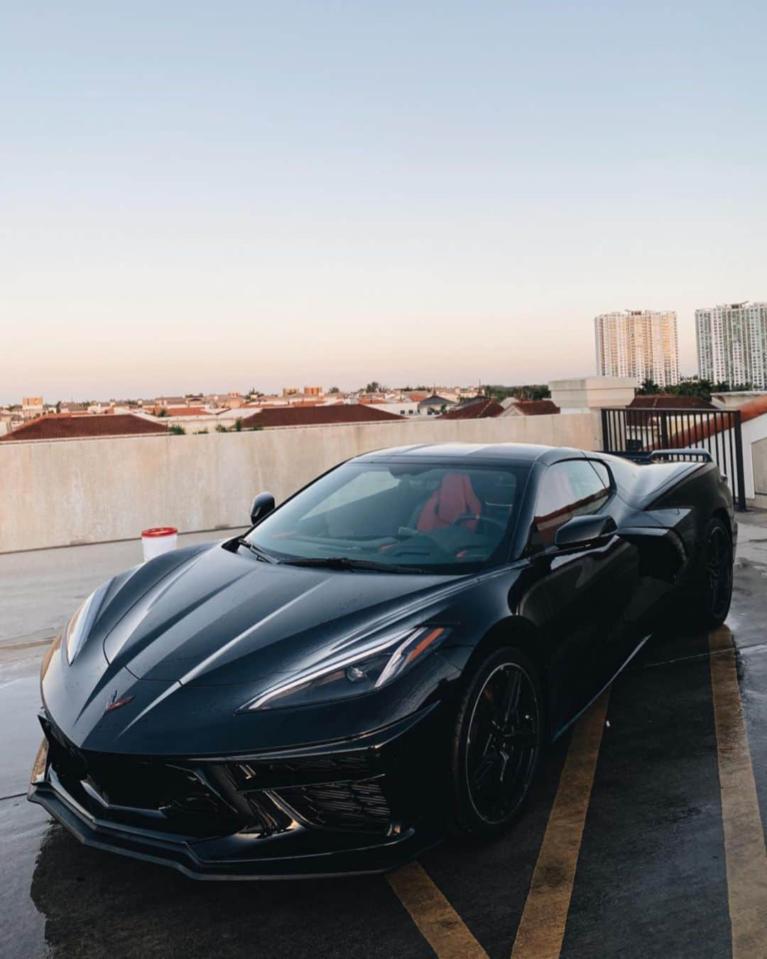 CARLiFESTYLEさんのインスタグラム写真 - (CARLiFESTYLEInstagram)「Finally got to clean the C8! Here are some photos of the interior. 👍🏼 #carlifestyle」3月24日 21時04分 - carlifestyle