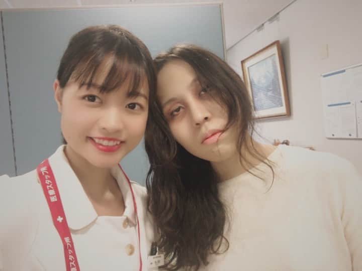 寺川里奈のインスタグラム：「撮影の合間はお化けさんと仲良しでした☺︎ ちなみに私は幽霊を信じてなくて、 お化けも全然怖くなくて、 一番怖いものは人間で、 だから人間は面白くて、 だから役者をやってたりもする👻 #撮影 #映画 #ホラー」