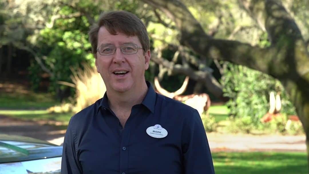 のインスタグラム：「Check out this message from Disney’s own @DrMarkatDisney! Although our beautiful resort is temporarily closed to guests, our dedicated animal care team continues to provide top-notch care to all of our wildlife still roaming the savanna and seas. 🦁 Be sure to head over to his page for some fun and educational stories about our animals that are sure to brighten your day! #DisneyAnimals #DisneyCastLife」