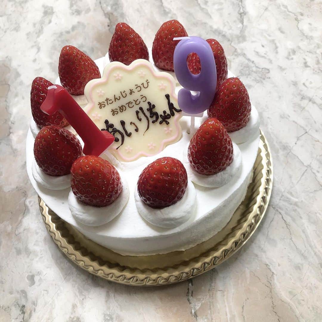 中野愛理さんのインスタグラム写真 - (中野愛理Instagram)「． ． ． 19歳になりました( •௰• )✧︎ ． #mybirthday #birthday #19th  #19thbirthday #birthdaycake  #cake #誕生日 #誕生日ケーキ」3月24日 21時13分 - airi_nakano_