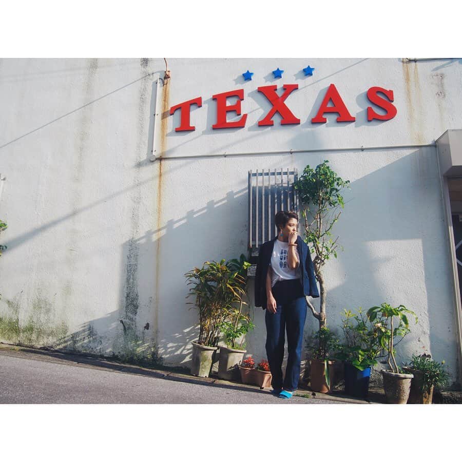 金城優華のインスタグラム：「Okinawa.﻿ ﻿ ﻿ ﻿ ﻿ ＃nagogram﻿ ﻿ ﻿ ﻿ ﻿沖縄の名護市内にテキサス ﻿ ﻿ #金城優華﻿ #モデル﻿ ＃ママ﻿ #model﻿ #fashiongram﻿ #fashion﻿ #Instagram﻿ #instafashion」