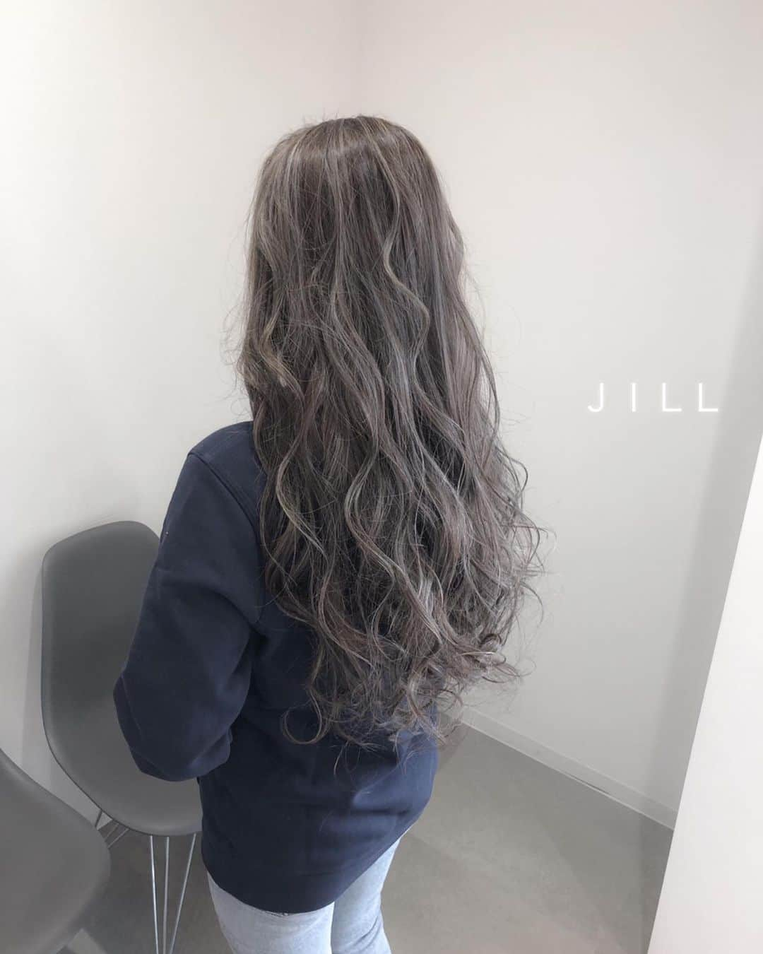 ハナフサユウスケさんのインスタグラム写真 - (ハナフサユウスケInstagram)「ロング と ハイライト ＊ ＊ 憧れるよねー ＊ ＊ #hairarrange#アレンジ#ヘアアレンジ#ヘアセット#美容室#美容師#姫路#岡山#赤穂#赤穂市#簡単アレンジ#ヘアアレンジ動画#セルフアレンジ#インナーカラー#バレイヤージュ#サロンモデル#サロモ#撮影#ハイライト#グラデーション#外国人風カラー#グレージュ#シルバーアッシュ#グレーアッシュ#ブリーチ#ムラシャン#ハイトーン#美容学生」3月24日 21時16分 - yusuke8723