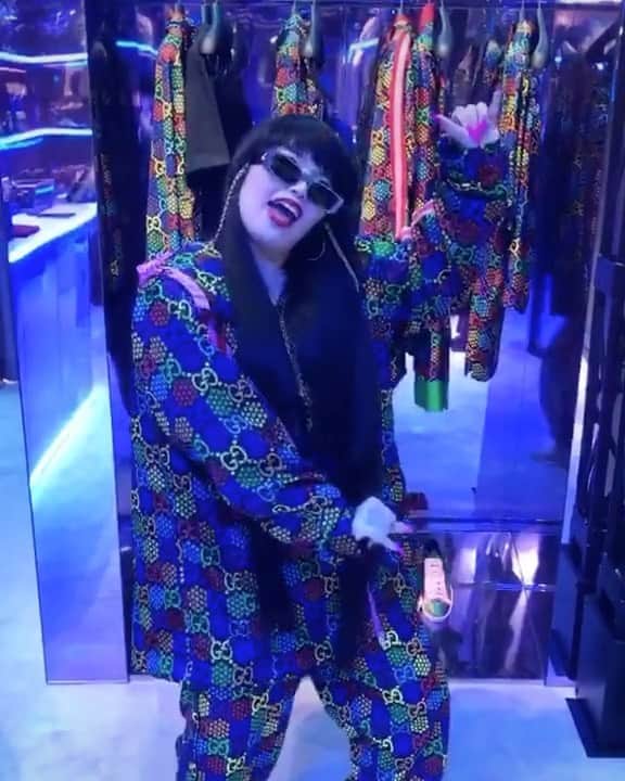森山穂乃香のインスタグラム：「🟨Gucci @gucci 🟨 GGサイケデリック コレクション！！！ Thank you Gucci🙏🏻❤️💚💙💛🧡 Check my TikTok▶︎honoka_moriyama #Gucci #ggpsychedelic #Guccipin #HonokaMoriyama #Tokyo #Japan #グッチ」