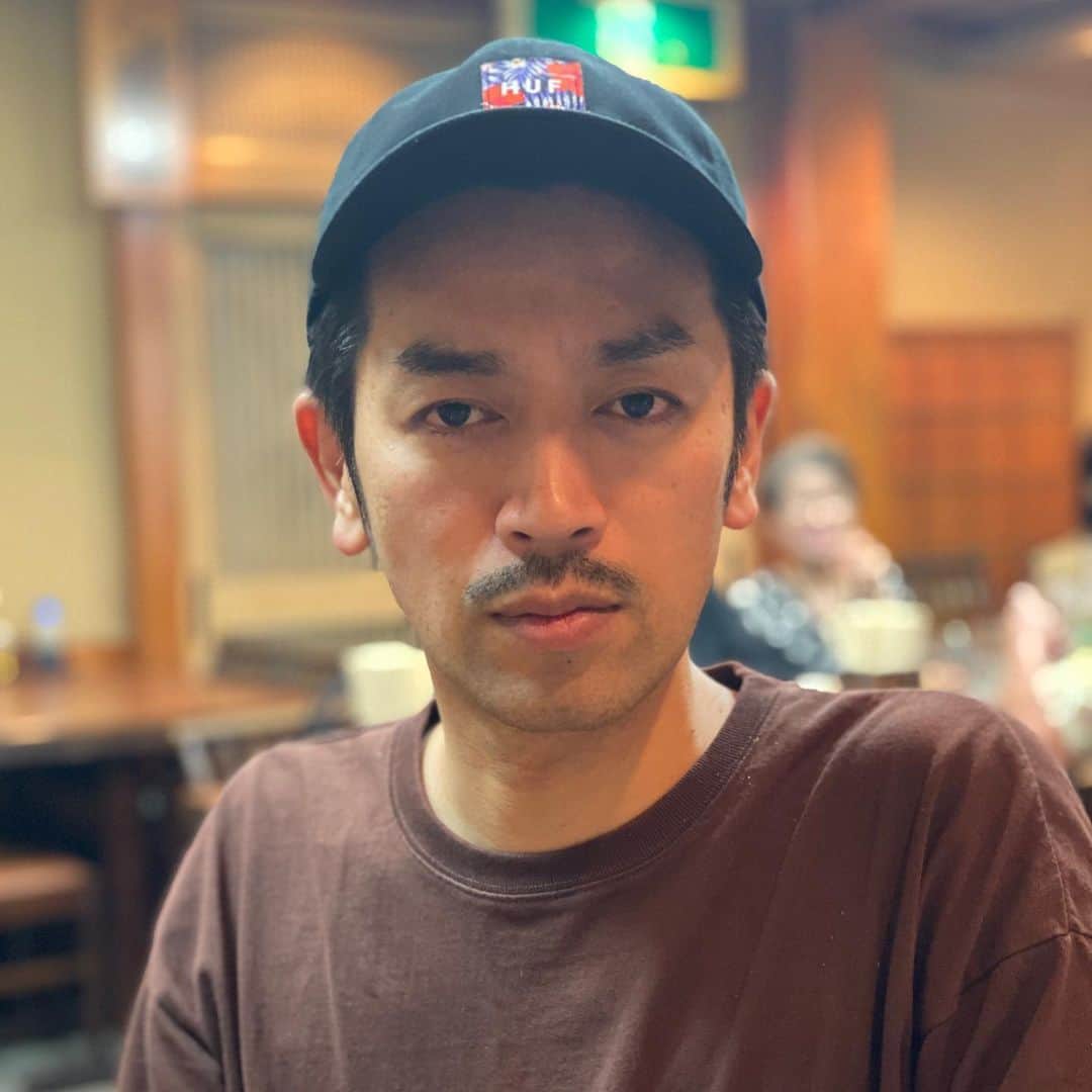 川島明のインスタグラム：「ムーディ勝山くん  #タイの果物屋  #警官に声をかけてしまったダフ屋  #ウッディに説教されているミスターポテトヘッド  #仕上げきったマシンでミニ四駆大会に参加するも最初のカーブでコースアウトしてこの顔  #ハガキ職人からのし上がってきたラジオ作家  #酒弱いやつが吐く寸前の顔  #助けたばかりのピーチ姫がまたさらわれたと聞いた時のマリオ  #阿部寛さんのレゴ  #面白いことは受け流さないストイックな芸人」