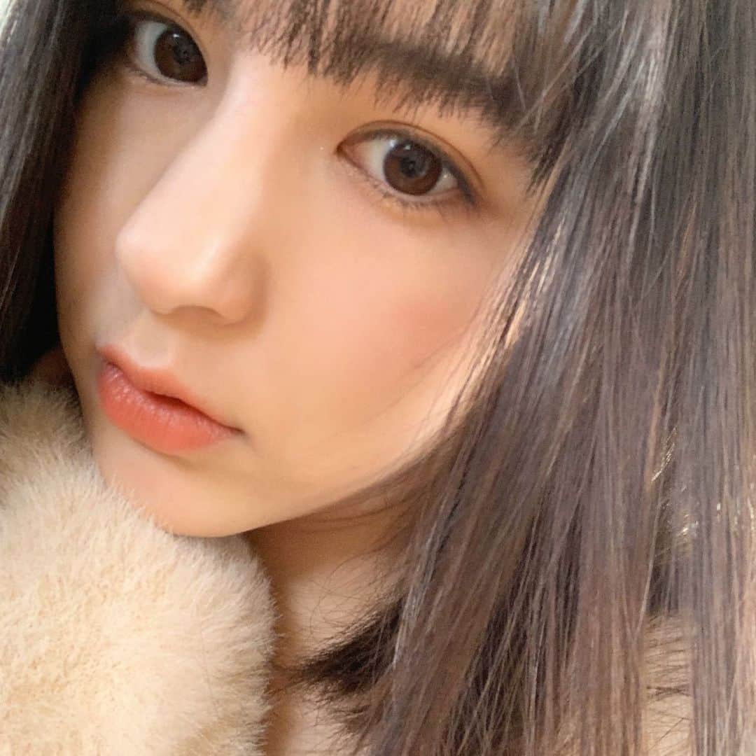 佐生雪のインスタグラム：「I would like you to ask a question about my makeup. What kind of makeup suits me?? I like both natural and a little bit heavy makeup. It means I want to emphasize some part of my face. Eyes or lips. Anyway, Have a good night and sweet dreams💫 突然ですが、皆さんはナチュラルメイクと少し濃いメイクどちらが好きですか？？私はどちらも好きで、濃いメイクだとアイメイクかリップを強調したいなって思います。 私にはナチュラルと少し濃いメイク、どちらが似合うと思いますか？？ それでは、おやすみなさい🌙 #selfie #makeup #naturalmakeup #night #goodnight」