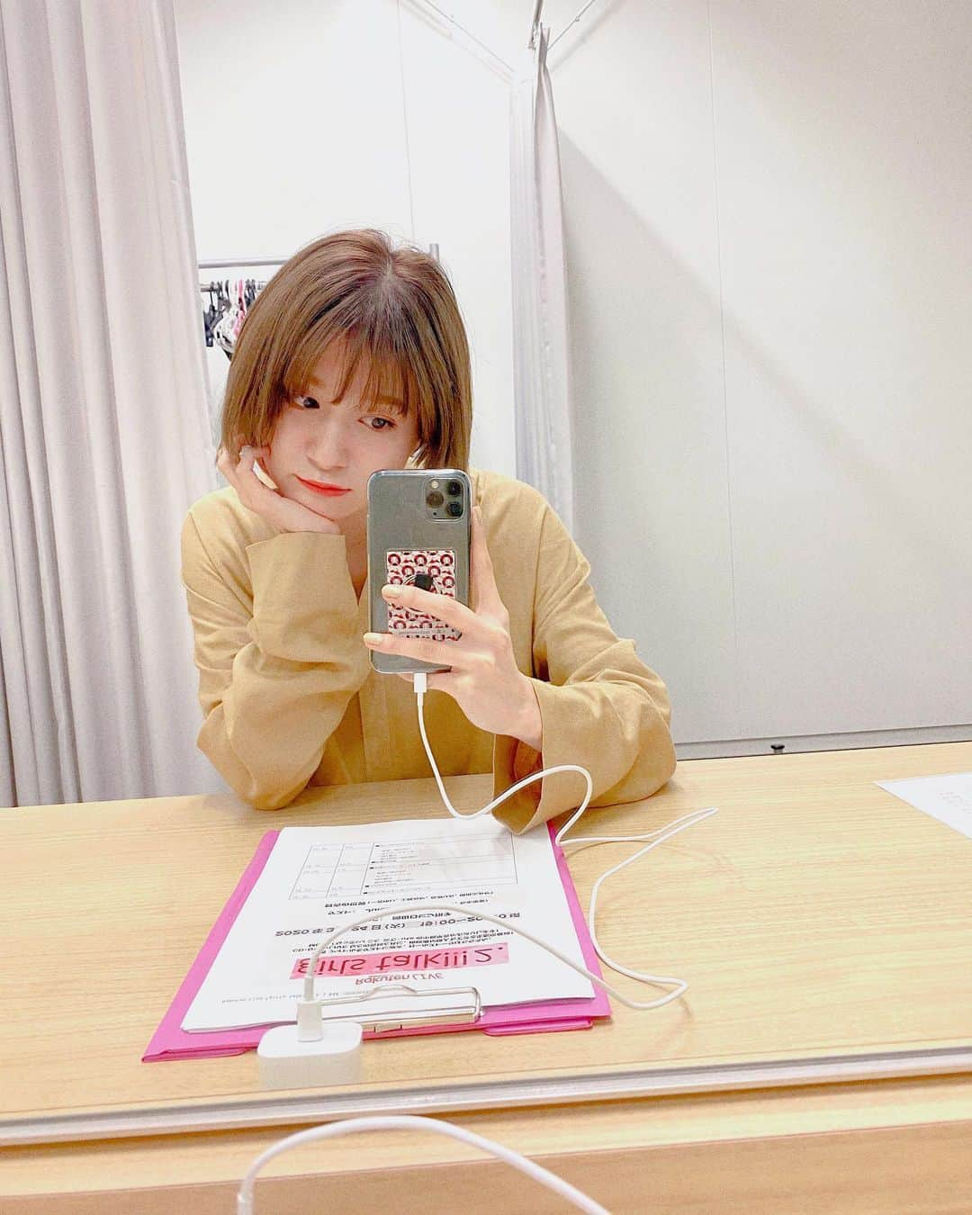 岡田ロビン翔子さんのインスタグラム写真 - (岡田ロビン翔子Instagram)「衣装が大人っぽいベージュワンピースだったのでなんとなくオレンジブラウンメイクにしたヨ」3月24日 21時35分 - i_am_robin0315