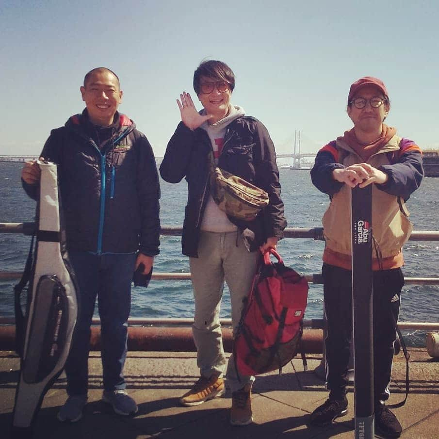 松本康太さんのインスタグラム写真 - (松本康太Instagram)「横浜の赤レンガ倉庫の裏で１日中釣りをしてました♪一回もアタリが無いということは、お魚さんも自宅待機なのかなぁ？  #釣り #自給自足 #アジ #釣れない #横浜 #赤レンガ倉庫 #サビキ釣り #レギュラー松本 #あるある探検隊 #ハローケイスケ #ジョイマン池谷 #明るい未来へ就職希望」3月24日 21時40分 - aruarutankentai.matsumoto