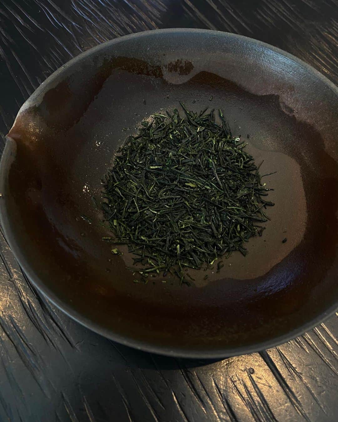 小柴綾香さんのインスタグラム写真 - (小柴綾香Instagram)「My little zen moment 🤍 お茶の葉はポン酢で頂くととっても美味しいって知ってた？？」3月24日 21時40分 - ayakakoshiba