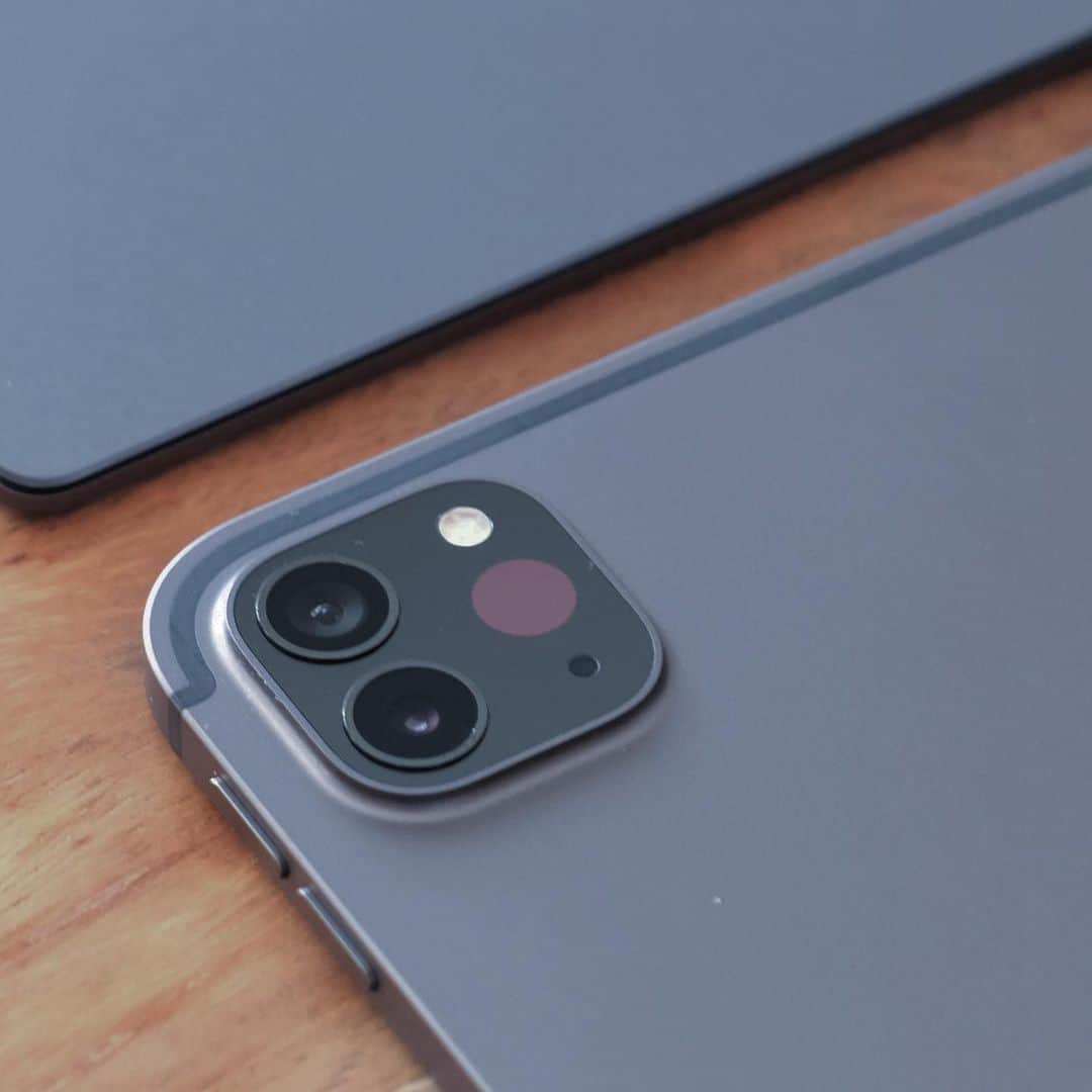 松村太郎のインスタグラム：「#LiDAR Scanner, wide, and ultra-wide camera module on #iPad Pro Early 2020.」