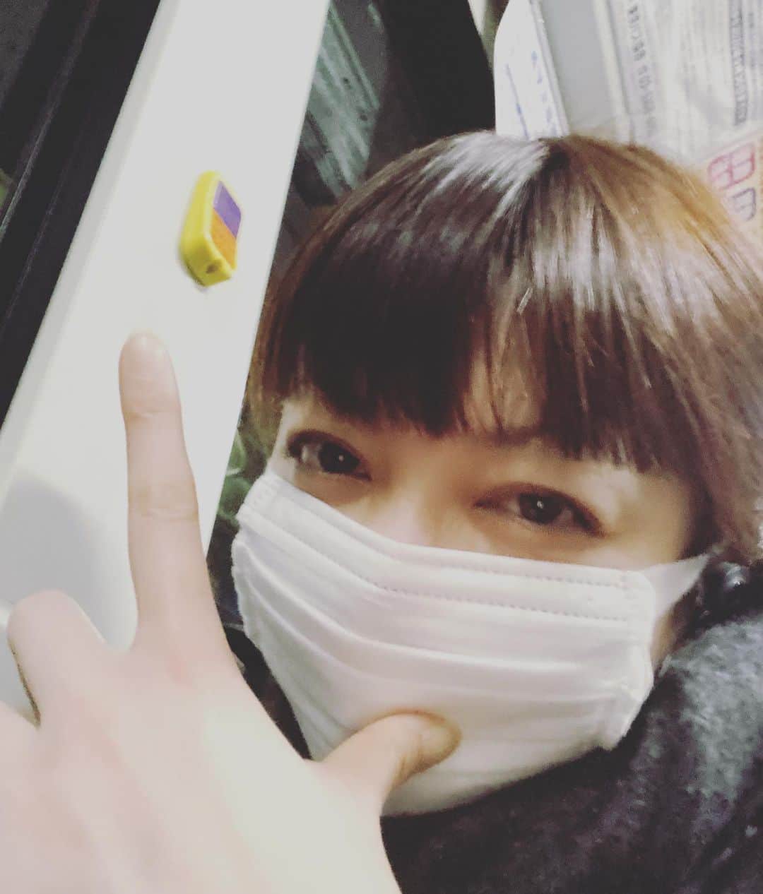 野本かりあのインスタグラム：「マスクとバスとボタンと私。 愛する貴方のため♫  だよ。」