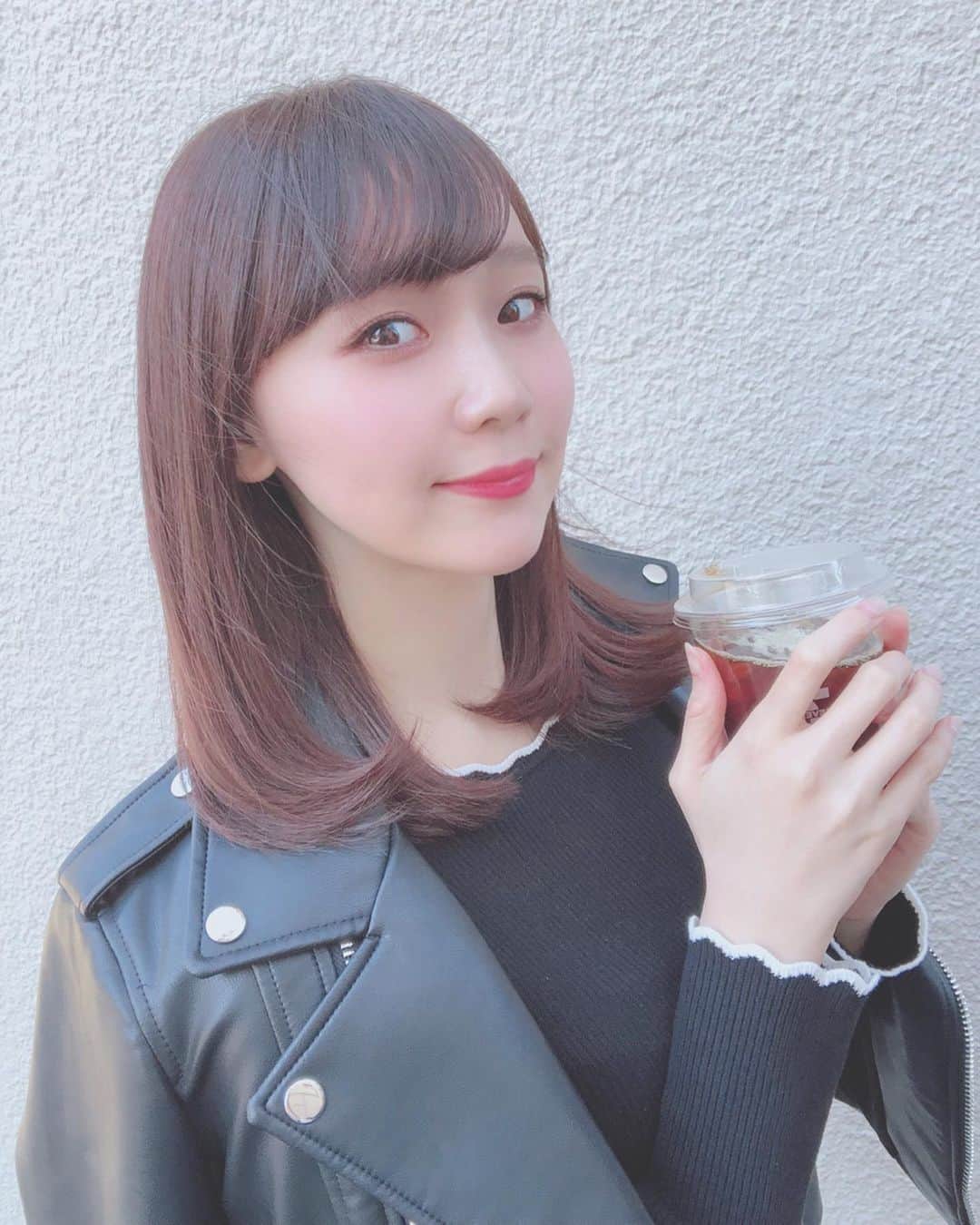 大段舞依のインスタグラム：「﻿ ﻿ この前 美容院に行ってきました💇‍♀️﻿ ﻿ @a_go_endo さんオススメカラー！！﻿ ベージュにオレンジが混ざってるんだって〜💕﻿ ﻿ ふんわりオレンジでもうお気に入り🍊♡﻿ いつも本当にありがとうございます＾＾﻿ ﻿ ﻿ #美容院 #お気に入り #アイスコーヒー #無糖﻿ #air_osaka #ベージュ #オレンジ ﻿ ﻿」