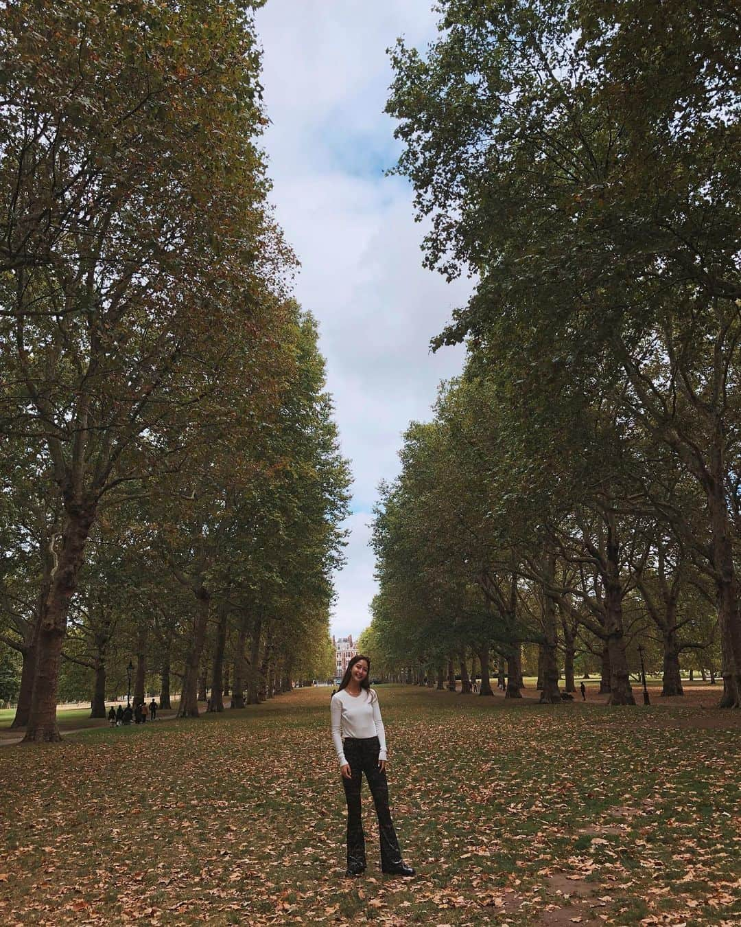 季葉さんのインスタグラム写真 - (季葉Instagram)「お久しぶりです、季葉です🔆 去年の夏からイギリスに留学に行っていたため投稿が出来ずにいました。DMを下さった皆様ありがとうございました🥺！！帰国したので留学中の写真を載せたり、と活動を再開するのでどうぞよろしくお願い致します✨」3月24日 21時49分 - kiwaofficial