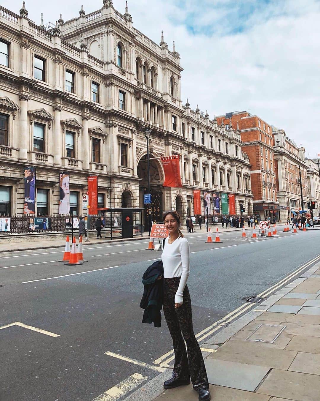 のインスタグラム：「お久しぶりです、季葉です🔆 去年の夏からイギリスに留学に行っていたため投稿が出来ずにいました。DMを下さった皆様ありがとうございました🥺！！帰国したので留学中の写真を載せたり、と活動を再開するのでどうぞよろしくお願い致します✨」