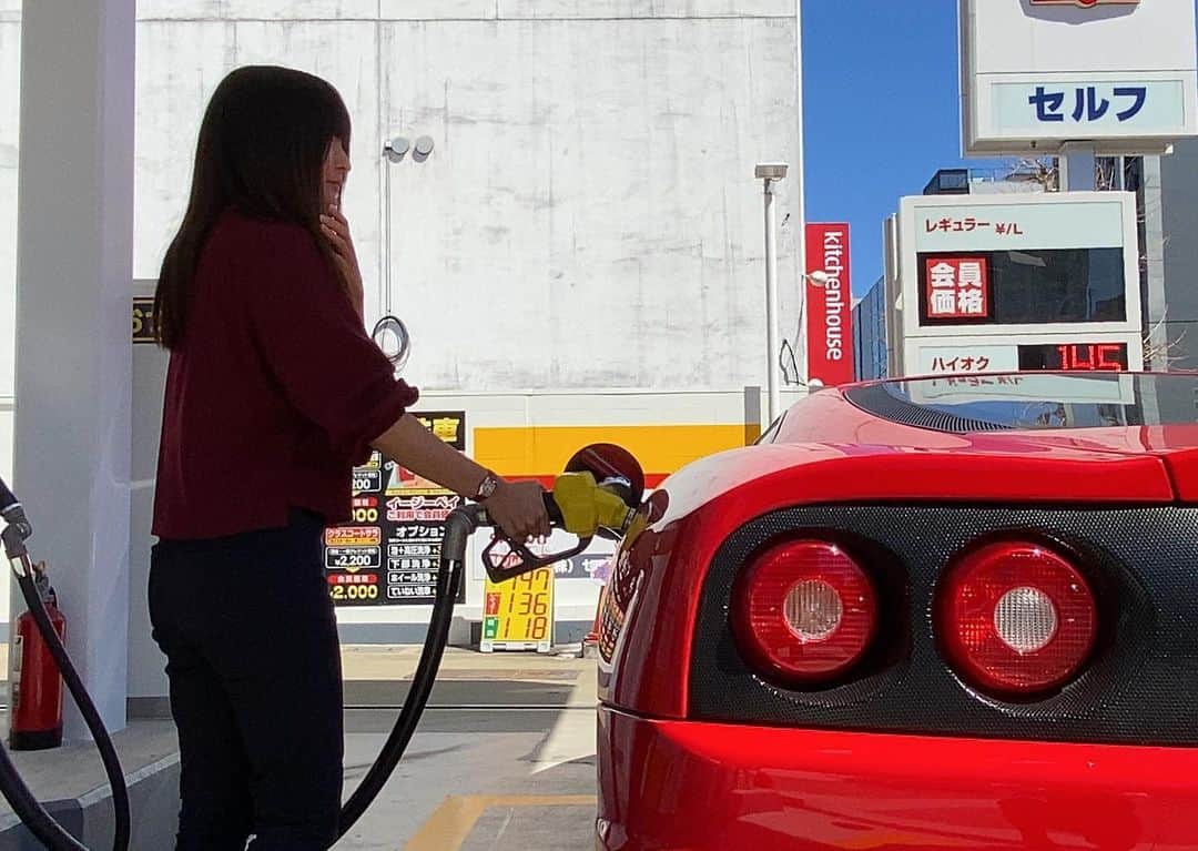 のインスタグラム：「たくさん食べるね。笑 #フェラーリ360 #フェラーリ #ferrari #ferrari360 #給油 #YouTuber」