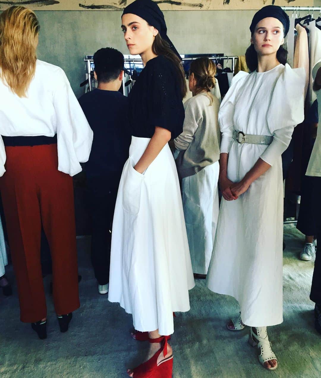 デレク ラムのインスタグラム：「Backstage Spring 2017. Inspired by the life and personal style of Georgia O’keefe. The collection was shown in a suite designed by @axelvervoordt in TriBeCa. A serene space which resembled O’keefe’s own home in New Mexico. Photo by @elissasantisi. My longtime collaborator on the shows. Elissa brought in her mom’s turban for inspiration, which I made in eyeleted cotton to top off the looks. #serenity #artistslife #spring2017 One of my favorite recent seasons. Georgia O’keefe is one of my idols. It was a pleasure to channel her philosophy of personal style and integrity with a modern touch. I think she would have recognized herself in the collection.」