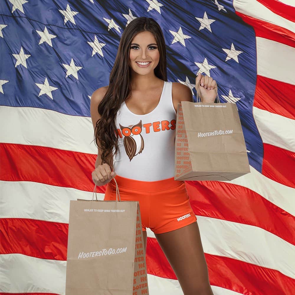 Hootersさんのインスタグラム写真 - (HootersInstagram)「Join #TheGreatAmericanTakeout! 🇺🇸 Use code TAKEOUT on HootersToGo.com or the Hooters App for $10 off $30+ pickup or delivery orders!」3月24日 22時59分 - hooters