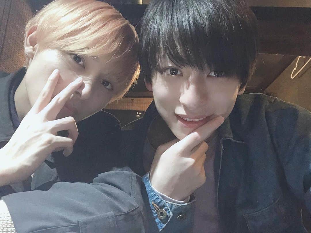 岡田翔大郎のインスタグラム：「やっとご飯行けた〜  @ryunosuketakahashi_official  #高橋龍之介 #岡田翔大郎」