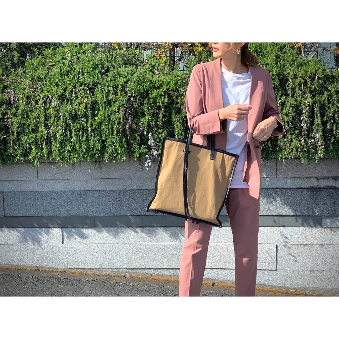 土井地恵理子さんのインスタグラム写真 - (土井地恵理子Instagram)「・ 久々に着たセットアップ。 入学式用に買ったやつ。 ピンクなんてうちだけだよw ってブーブー言われたやつ。笑 ・ もう1年だなんて早いね。 ・ ・ #jacket #setup #pink #beamslights #hvfn」3月24日 23時01分 - ericodoiji