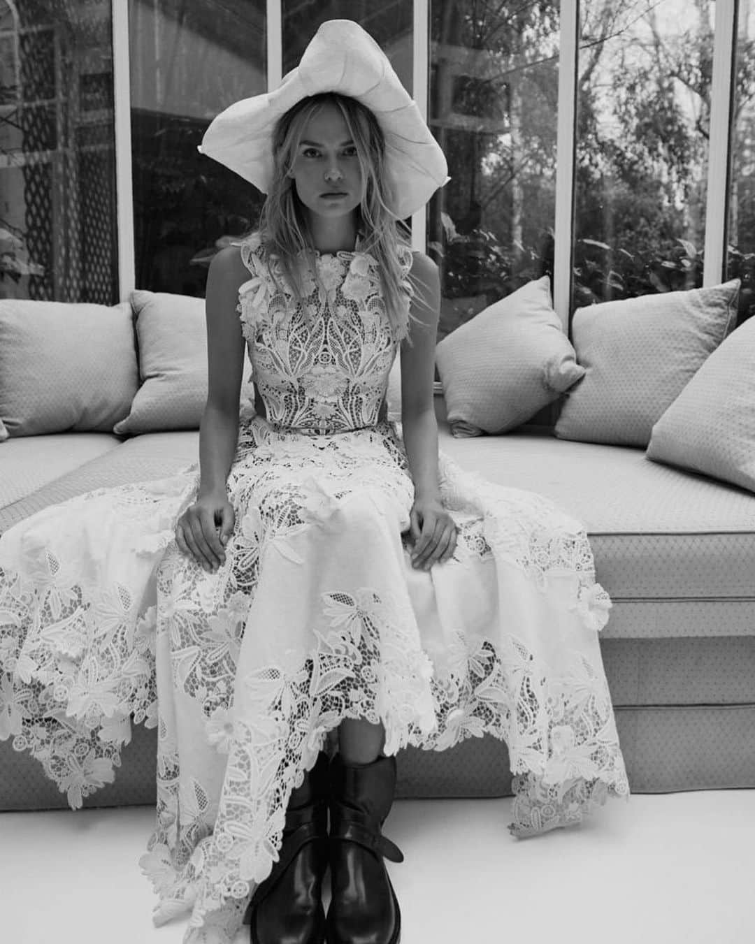 ナターシャ・ポーリーのインスタグラム：「🥀」
