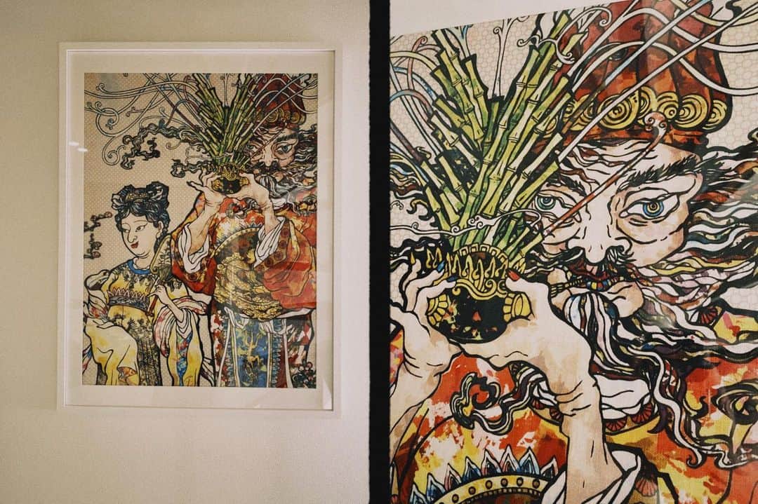 松下優也のインスタグラム：「家に新たなアート🖼 #村上隆 #これ布 #を額装」