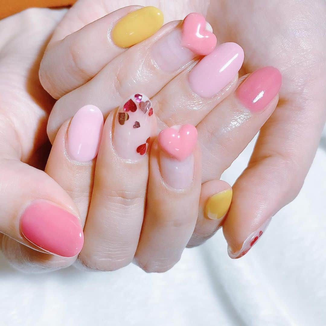 なかやまちえこのインスタグラム：「#pink と #heart  @pregelofficial ex293.841.893+812 #nail #nails #nailart #ネイル #美甲 #ネイルアート  #japanesenailart #manucure #japanesenails #manicurist #gelnails #أظافر #네일아트 #미용 #vẽmóng #ngườiđẹp  #เพ้นท์เล็บ #искусствоногтя #artedeuñas #เพ้นท์เล็บเจล #ジェルネイルデザイン #ネイルデザイン #senikuku #nagelkunst #ハートネイル #heartnails #pinknails @reiandbob」