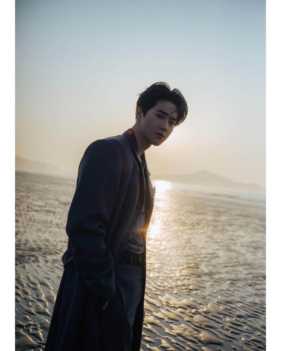 EXOさんのインスタグラム写真 - (EXOInstagram)「SUHO 수호 The 1st mini album [‘자화상 (Self-Portrait)’] - 🎧 2020.03.30 6PM (KST) 👉🏻 suho.smtown.com - #수호 #SUHO @kimjuncotton #엑소 #EXO #weareoneEXO #자화상 #Self_Portrait」3月25日 0時02分 - weareone.exo