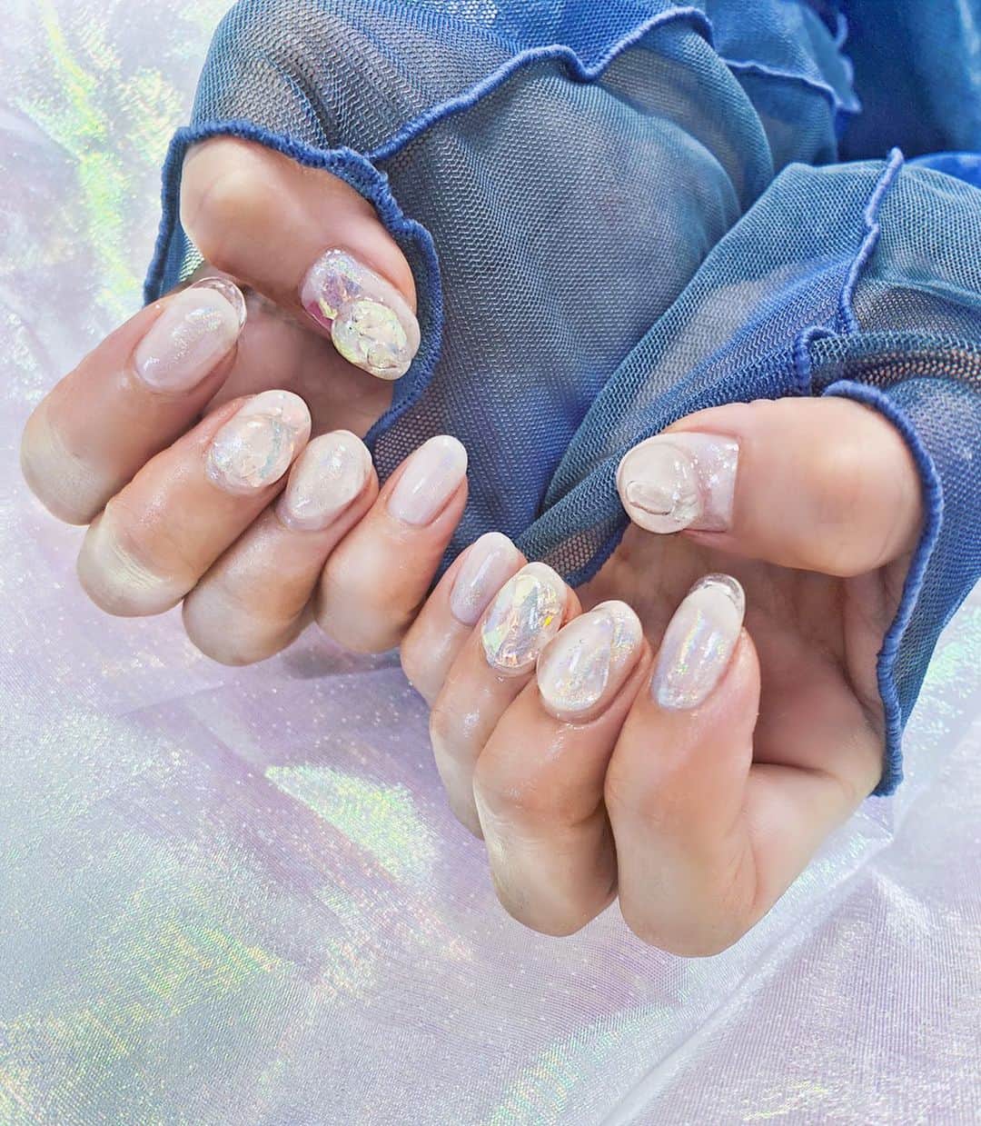 病夢やみいのインスタグラム：「春の雪解け水ネイル @xnailist.yuriyurix  今月からホットペッパービューティーでどなたでも予約できるようになったよ🌸 ユリネイルワークス 代々木上原 で探してみてネ  #gelnails#nailsnailsnails #ネイル#ニュアンスネイル」