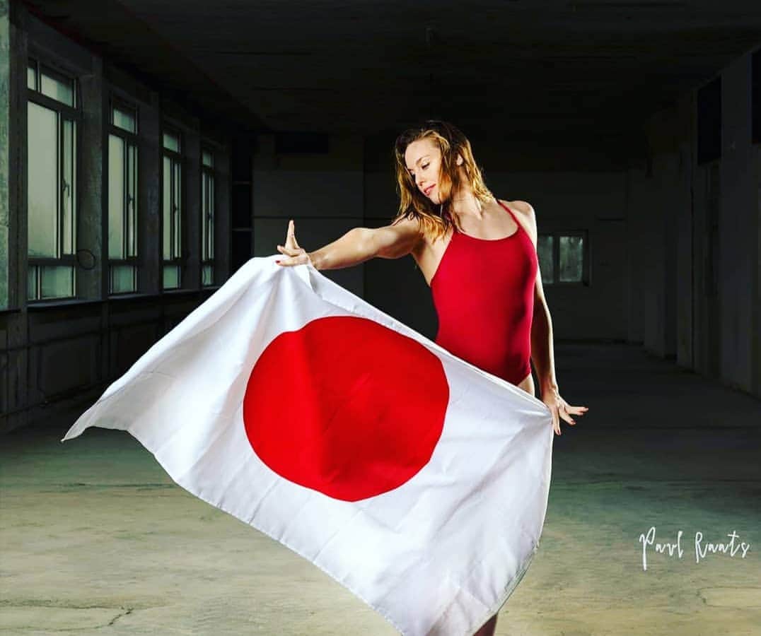 フェムケ・ヘームスケルクのインスタグラム：「TOKYO 2020NE 💪🔥 I'm so relieved because it's the best thing they could have decide.  A few weeks ago when this situation started to collapse and the first thoughts of not having the Olympic Games this year made me very sad, but it's very clear to me what's the most important!! We are in this together, we will get through this together 💌 Please take care, Sending love! ❤️ . . . #Tokyo2021 #TeamNL #NeverGiveUp 📸 : @paulraats」