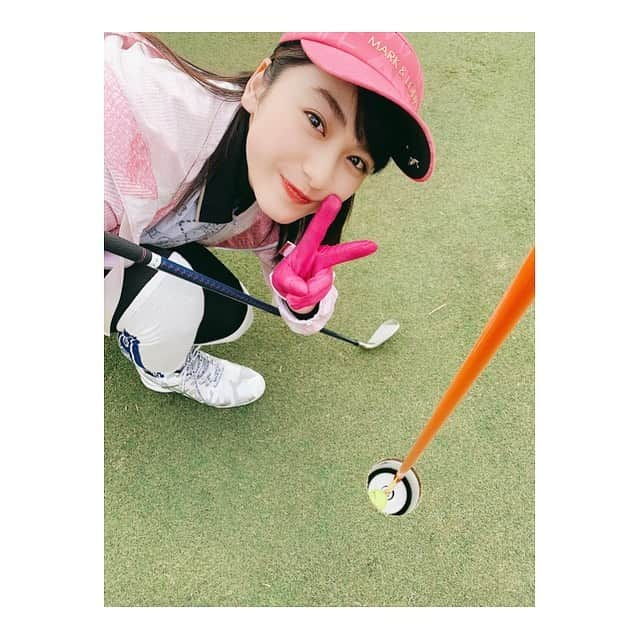 平祐奈さんのインスタグラム写真 - (平祐奈Instagram)「ゴルフに初挑戦‼︎🏌️‍♀️ Yuna★Tube観てくれたかな⁇ ゴルフがこんなに楽しいだなんて‼︎ 吉本先生の説明が分かりやすくてゴルフにハマってしまいました‼︎✨ 先生!ありがとうございます‼︎ 本気で趣味にしたいと思うくらい！🤩 明日はね、コースデビューしてる様子がUPされてると思うのでぜひみてね★☆ 奇跡起こしちゃってるから！🤨 はやく行きたいなー！⛳️ #yunatube #ゴルフ #初ゴルフ」3月25日 0時31分 - yunataira_official