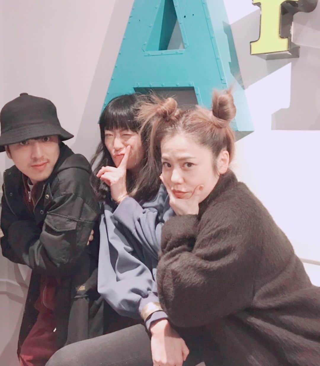 BASI（バシ）のインスタグラム：「. #chara #leyona #basi 音楽は誰にも奪えない」