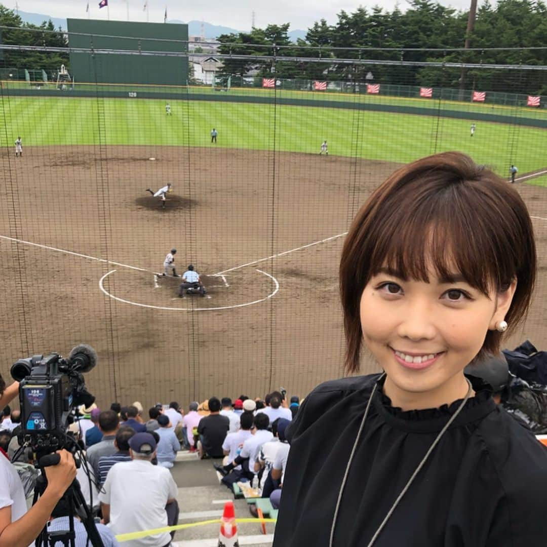 ヒロド歩美さんのインスタグラム写真 - (ヒロド歩美Instagram)「大会6日目の正解は… 【佐々木朗希投手】でした‼️ 初めて取材したのは2019年夏の岩手大会3回戦でした⚾️ 千葉ロッテマリーンズに入団し、寮の部屋にはチームメイトからのメッセージが書かれた大船渡高校のユニフォームが飾られているそうです👕 U18高校野球世界大会では韓国の食事が合わずに体重が落ちて悩んでいたのですが、先日の沖縄キャンプで見た時は遠目からでもガッチリした様子がわかりました👀」3月25日 11時00分 - hirodo_ayumi