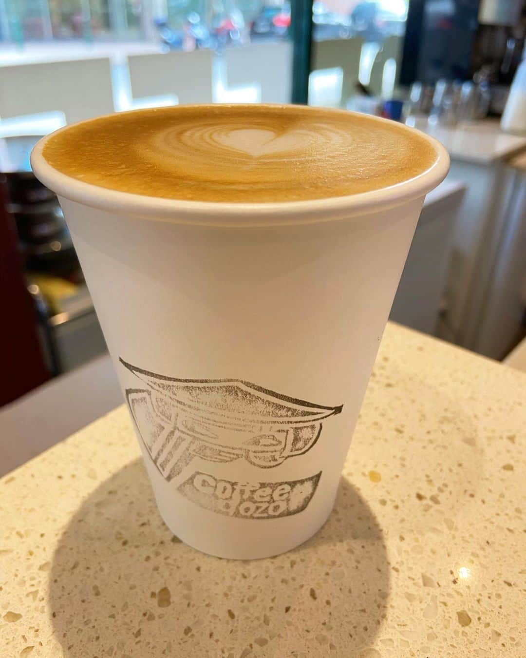 荒尾茉紀のインスタグラム：「日本人オーナーのcafe😊ご近所さんなのでちょっくらブレイク☕️といっても最近は毎日がブレイクタイム🤣店内飲食は出来ないけど、お持ち帰りはやってるお店が多いです‼️ #sydney #留学 #cafe #takeaway #cafedozo」