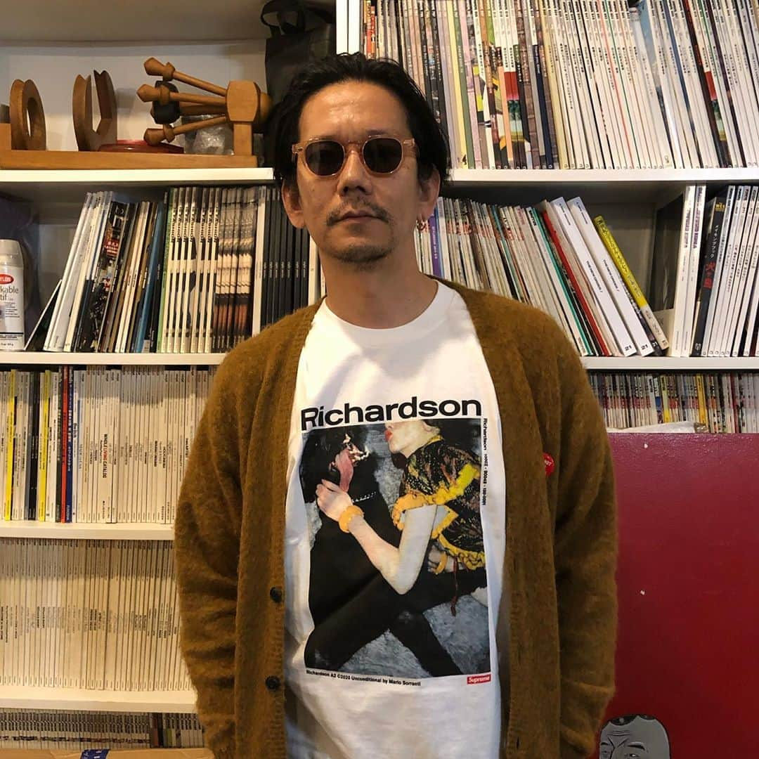 野村訓市さんのインスタグラム写真 - (野村訓市Instagram)「I’ve known this British gentleman for years and now he’s opening his unique store finally in his third hometown Tokyo . We can’t celebrate in a way we wanted, but swing by his store when you can! @richardsonworld  リチャードソンがとうとう東京に店をオープンします。パーティもなしのひっそりですが是非行ってください、いけるときに。2003年以来のSupreme とのTシャツもあります。写真は天才マリオソレンティ　@richardsonworld @supremenewyork」3月25日 11時20分 - kunichi_nomura