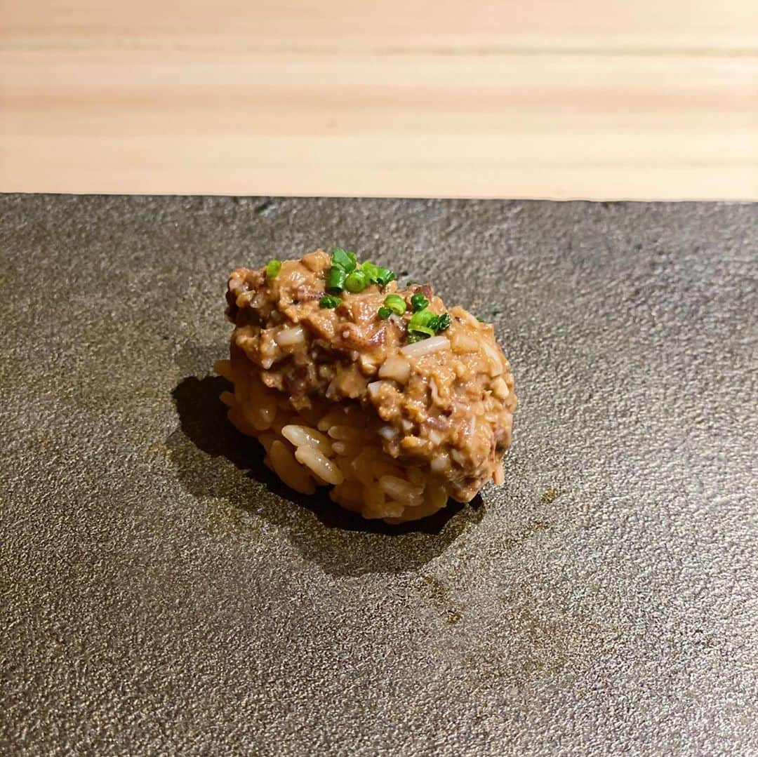 佐藤衣里子さんのインスタグラム写真 - (佐藤衣里子Instagram)「銀座はっこく🍣✨ 30貫コース❣️ 全部載せれなかったから一部で😊✨ #銀座#はっこく#鮨」3月25日 11時25分 - eriko0625