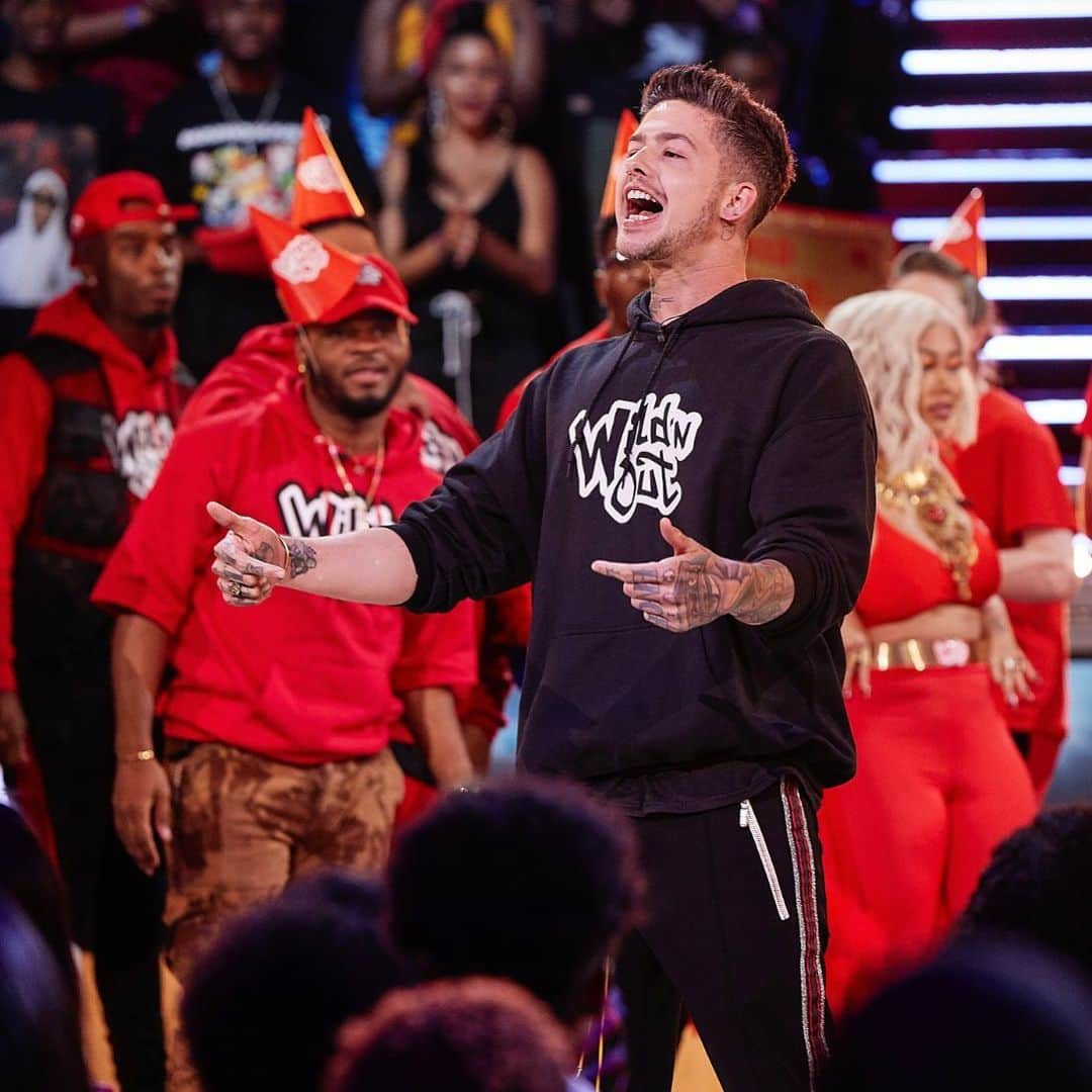 T・ミルズさんのインスタグラム写真 - (T・ミルズInstagram)「I’m back on your TV screens TONIGHT with a NEW @mtvwildnout going down at 8PM on @VH1 📺 #WildNOut」3月25日 3時51分 - travismills