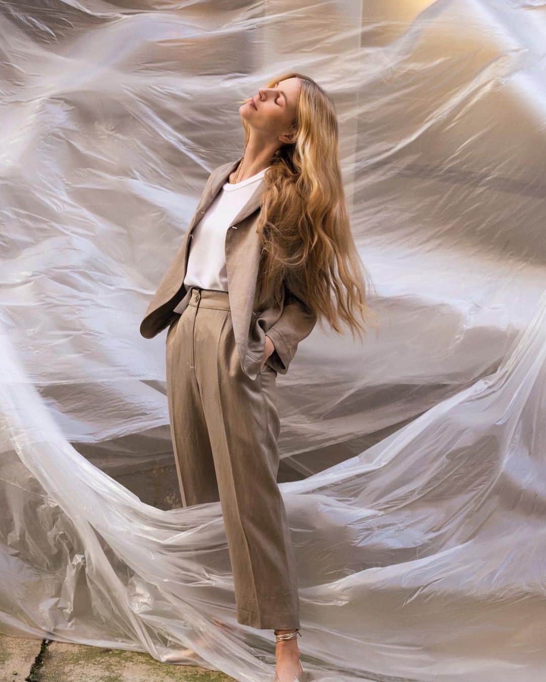 のインスタグラム：「Inner elegance and superlative semplicity. #NewYorkIndustrie #SpringSummer2020 #NYI # EffortlessStyle」