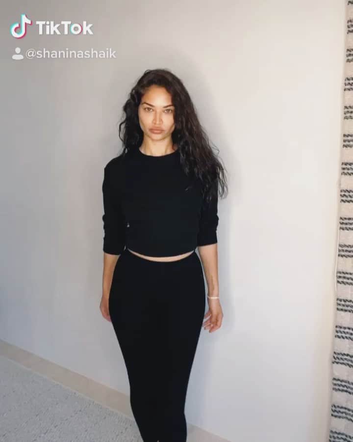 シャニーナ・シャイクのインスタグラム：「Who else is a beyonce fan?!?!!! 🙋🏽‍♀️🐝🙈..... I had too! (TIK TOK ShaninaShaik)」