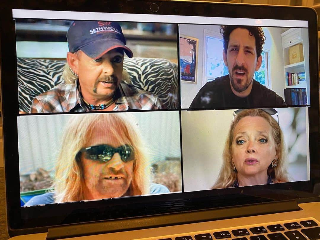 アダム・シャピロのインスタグラム：「I’M ON THE MOST AWKWARD ZOOM CALL RIGHT NOW」