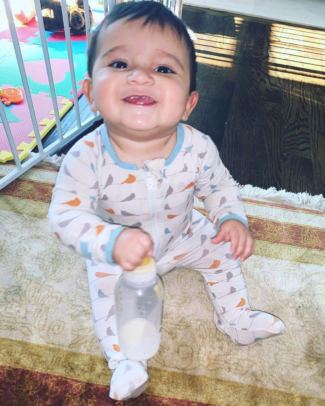 ニコール・ ポリッツィのインスタグラム：「HI SQUISHYYYYYY #MiniJionni 😩」