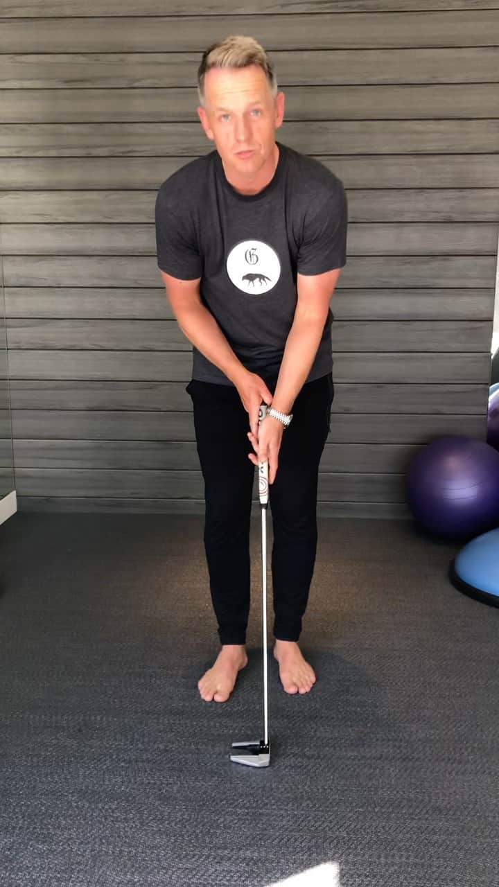 ルーク・ドナルドのインスタグラム：「It has been great following along with Padraig’s swing tips on Twitter & a few days ago he talked about the importance of the grip in the full swing & how you need to get it more in your fingers, which allows you to hinge the club and create speed. In putting the main focus is to control the club face as it’s such a short stroke & the common traits amongst the best putters in the world that I see are:  1) The grip is much more in the palms of your hands & 2) The putter shaft should be inline with your forearm.  If you can groove these two things then you are already well on your way to becoming a better putter. #LDTips #golfathome #putting #grip #staysafe #stayhealthy」