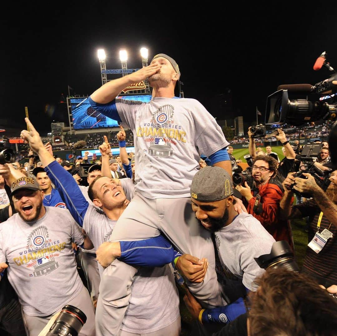 シカゴ・カブスさんのインスタグラム写真 - (シカゴ・カブスInstagram)「#CubsCollection: 2016 Postseason. It’s the story that captured the attention of baseball fans everywhere. The 2016 postseason was full of magical moments, heroic performances and most importantly, hope. Those moments can be identified from a single photo and will be replayed in the memories of Cubs fans forever. After all, it’s not every day a team breaks the oldest curse in sports history. “It’s gonna happen” became a rallying cry. You could see the passion erupt from the players and fans alike with each pitch. Everyone has their own 2016 postseason story. Share what made the Cubs 2016 World Series Championship worth the wait for you in the comments. Find more photos on Facebook.com/Cubs.」3月25日 6時16分 - cubs