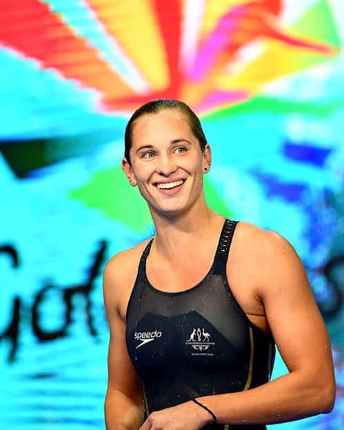 マデリン・グローヴスのインスタグラム：「It’s surreal that the Olympics is being postponed but it’s the right decision 🙏🏼 It’s been so long since I’ve been able to race and now I’ll have to wait a bit longer! 💪🏽 Hoping everyone stays healthy and positive during this difficult time. Look out for each other and keep washin’ those hands 💛💚」