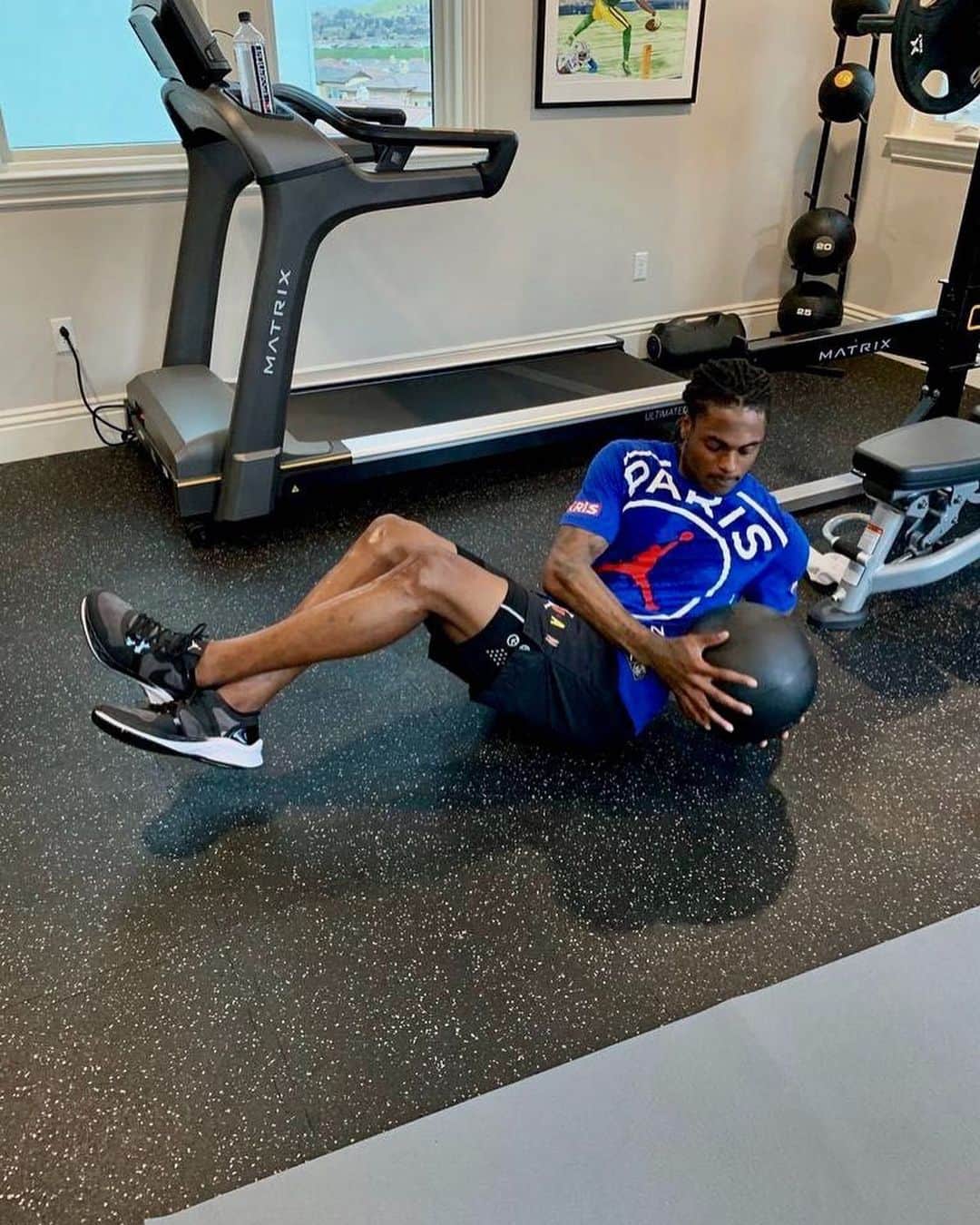 Jordanのインスタグラム：「Strong to the core. The grind never stops for @TaeAdams. #PlayInside #PlayForTheWorld #JUMPMAN」