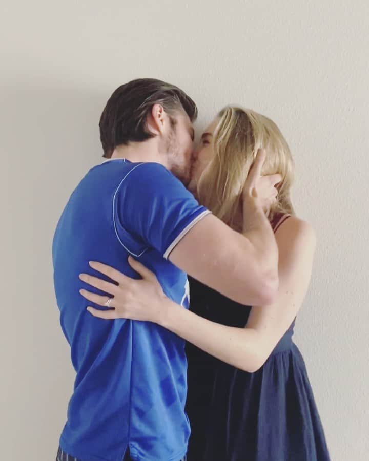 スペンサー・ロックのインスタグラム：「Our little lady Mason is in quarantine until August! So thankful and so excited to share our good news 🙏🏼💙💛 #pregnancyannouncement」
