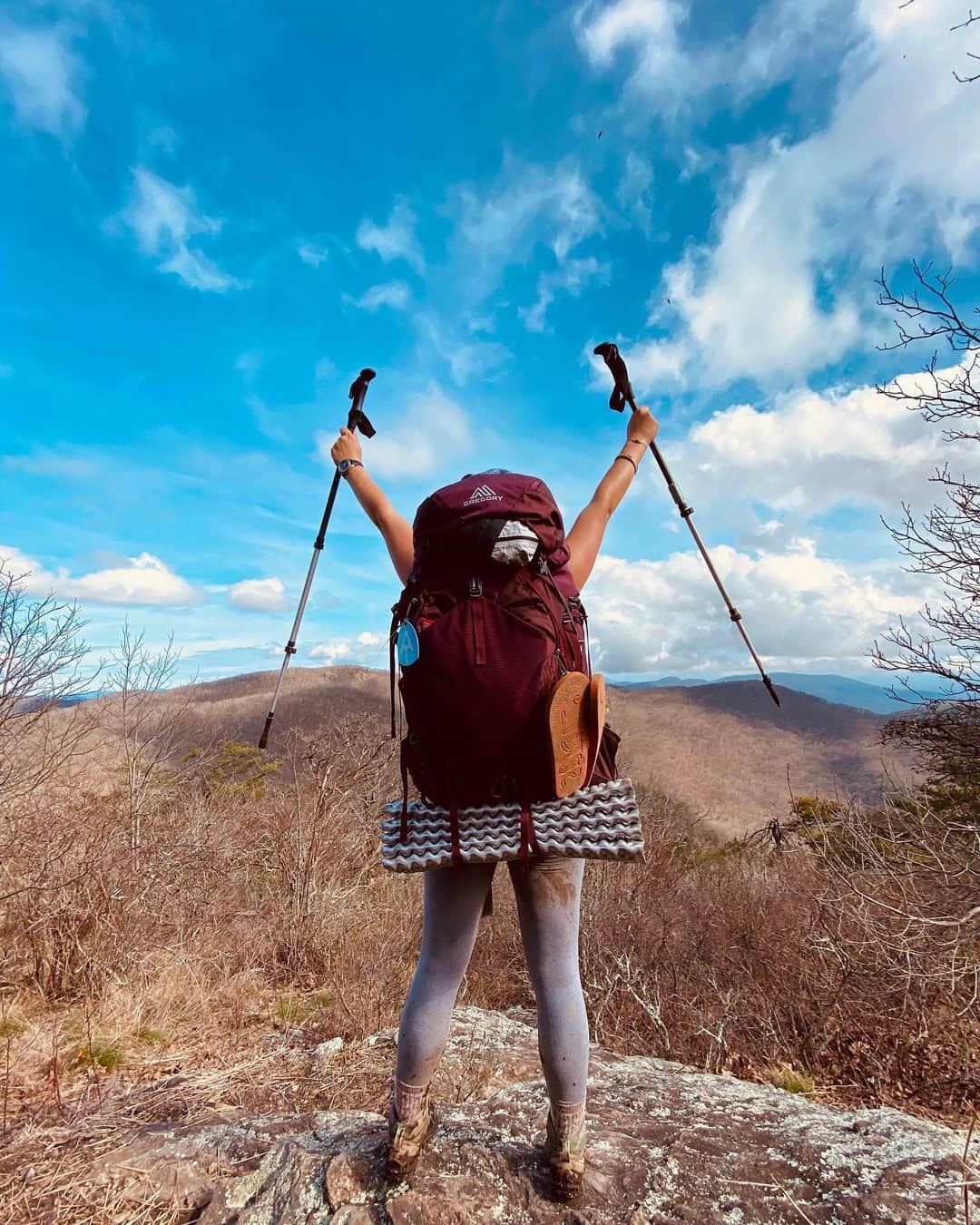 レイチェル・パーソンズのインスタグラム：「Back in reality after 9 days on the Appalachian Trail and I’ll definitely come back and hike the whole thing when it’s safe to do so💪」