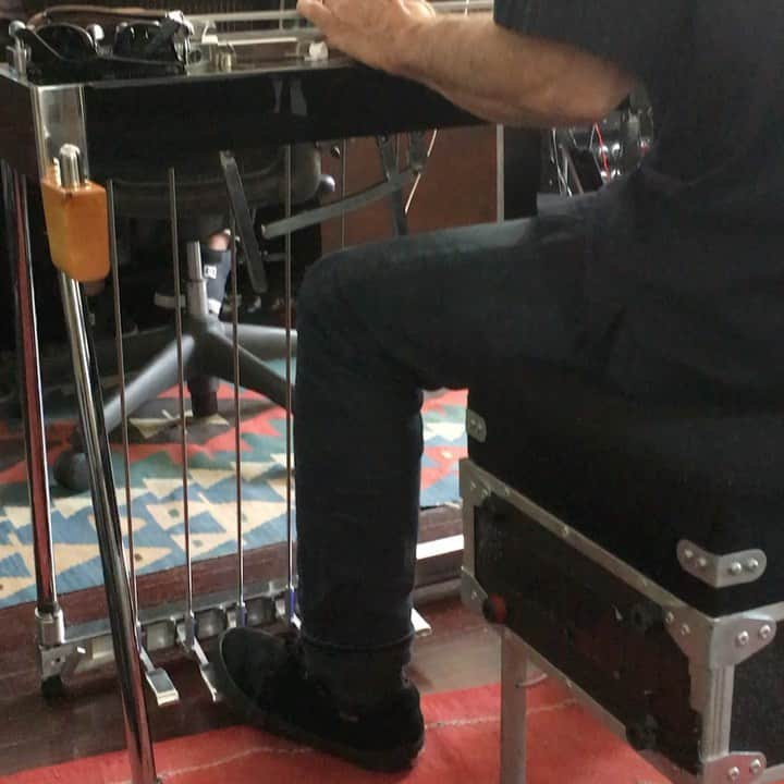 エズラ・クーニグのインスタグラム：「digging through the archives for some distraction. this was 2016 when “This Life” was heading in a different direction. Greg Leisz throwing down beautiful pedal steel over a faster tempo. really liked this version but the song wanted to be simpler.」