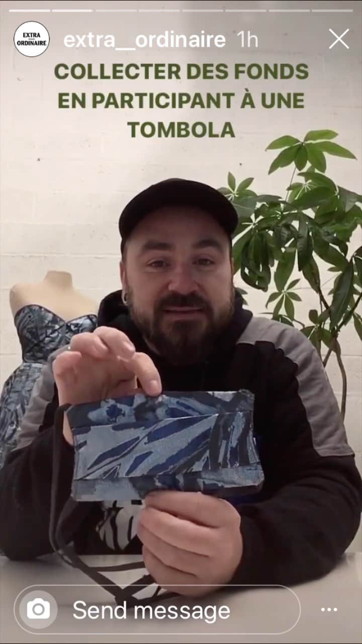 ジャンポールレスパナールのインスタグラム：「NOW ON @extra__ordinaire IGTV. This video is made to raise awareness and give support to the @hopi_tal St Pierre who needs donation to buy respirators for sick people. . On March 25th I will publish a tutorial about how to make a first aid mask designed by me. Extra to the tutorial, I am adding a little sparkle of fun. I am organising a TOMBOLA! (in english : a raffle) The people who participate to the tombola will get a chance to win the mask I am producing in the video AND this hybrid blue lurex cape/dress that you see in the back of the teaser.  THE VERY GOOD NEWS IS THAT YOU CAN START PARTICIPATE NOW!  How to participate to the tombola?  IT'S VERY VERY SIMPLE;  You make a donation to St Pierre Hospital on the link below:  https://donate.kbs-frb.be/Brussel_UMC_SintPieter/~my-donation?_cv=1  I put the link in my BIO to make it easier for you.  Send a print screen of your payment proof (you will receive one by email) to: ingrid@extra-ordinaire.co (take good care of the .CO)  For every 50 euros you get a lucky ticket in the glass bowl.  Which means that: - A donation of 50 euros = 1 ticket in the glass bowl - A donation of 100 euros = 2 tickets in the glass bowl - A donation of 250 euros = 5 tickets in the glass bowl - A donation of 500 euros = 10 tickets in the glass bowl - A donation of 1,000 euros = 20 tickets in the glass bowl - A donation of 2,000 euros = 40 tickets in the glass bowl - A donation of 5,000 euros = 100 tickets in the glass bowl - A donation of 10,000 euros = 200 tickets in the glass bowl  And so on…  We will put the amount of ticket in the glass bowl depending on the amount indicated on your proof of payment.  We will go live through facebook and Instagram on April 5th, 5PM to pick the winner.  DIGITAL HUGS AND KISSES!  Jean-Paul  For your information: Donations of 40 euros or more give rise to a tax reduction of 45% of the amount actually paid.」