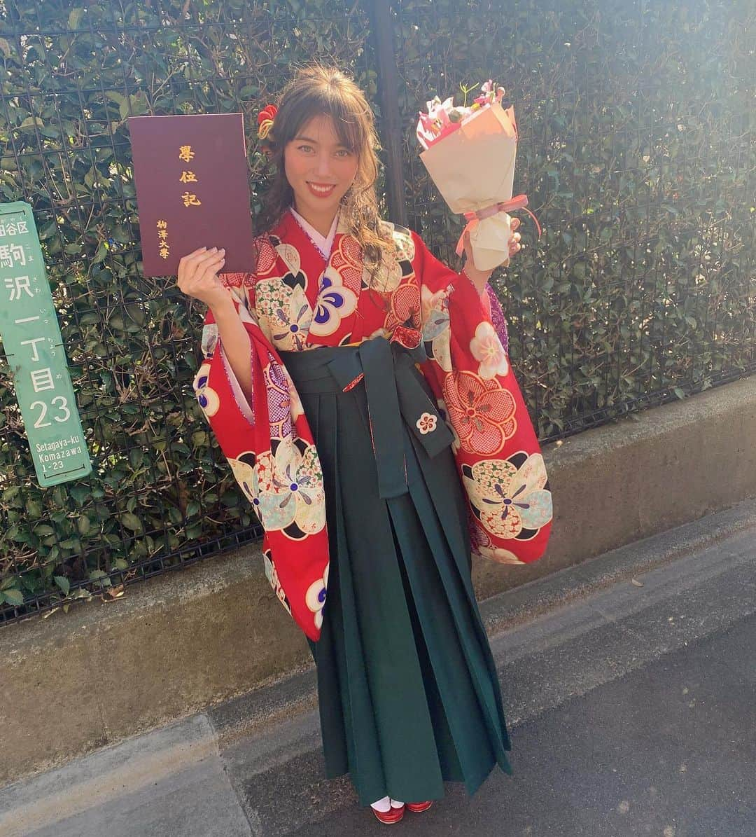 佐藤玲奈のインスタグラム：「. お久しぶりです！ 無事駒澤大学を卒業しました🎓🌸 とても幸せな4年間でした。 本当にありがとうございました！ --- #駒澤大学#駒沢大学#駒澤#駒沢#卒業式#卒業#袴#卒業袴#学位記#梅#文学部#歴史学科#西洋史学専攻#学生終了」