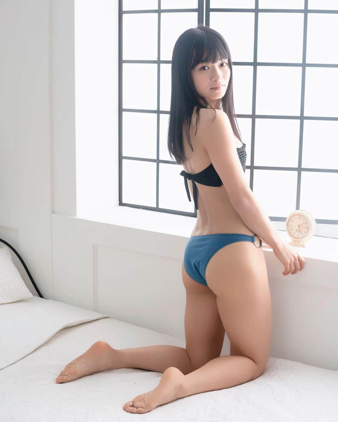 ジュニアアイドル　ふともも 百川晴香さんのインスタグラム写真 -  (百川晴香Instagram)「インスタグラビアvol.92👙おはようございます☀️今日も元気にいきましょう👍💕私の頭痛も早く治りますように😔🙏  #グラビア #アイドル #太もも #お尻 #japanesegirl #cute #followｍe #morning」3月25日 9時14 ...