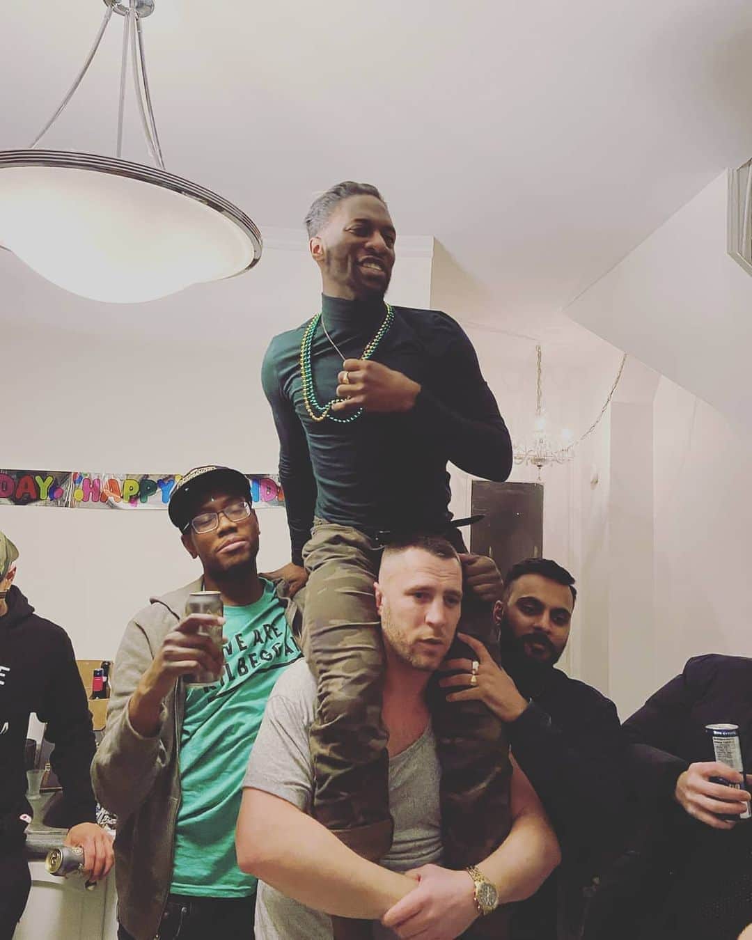 のインスタグラム：「"I speak not for myself, but for the people of this gathering. The people want karaoke! Our hearts shall not go on until we have it. AND  WE WILL HAVE IT!" - Inebriated pontif. . The Last Social Before The Distance. . . #stpatricksday #birthdayboy #29 #friendship #blackboyjoy #uplifteachother #isolate #stayhome #staysafe #stayhealthy」